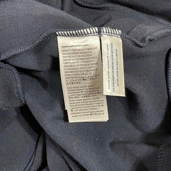 NWOT Women’s Size Small Calvin Klein Oversized Hoodie With Reflective Logo Navy - Picture 6 of 8